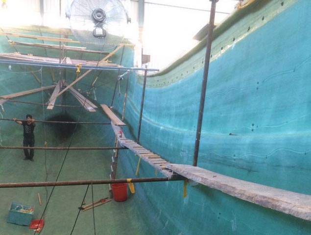 采用真空辅助成型工艺的玻璃钢渔船