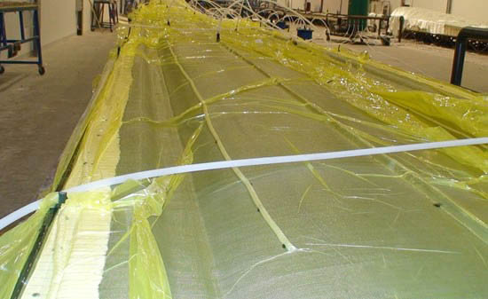 玻璃钢渔船真空辅助成型技术