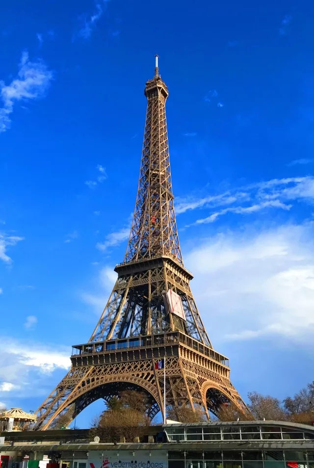 世界浪漫爱情的朝圣之地：巴黎铁塔