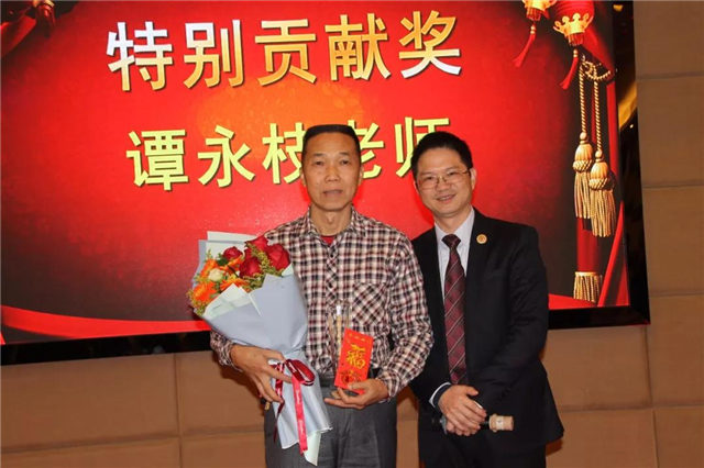 特别贡献奖：博皓技术顾问谭永枝老师