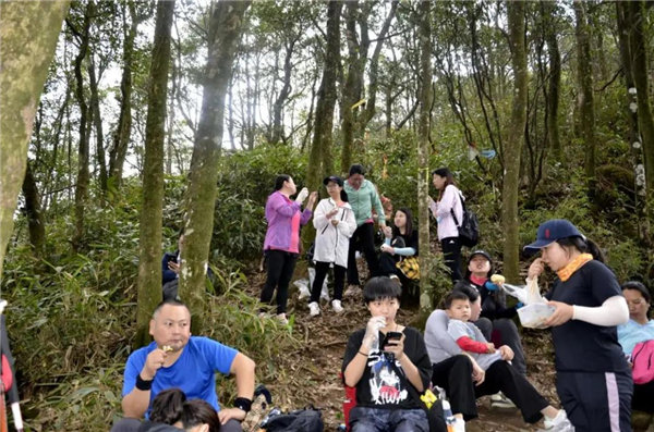 博行天下俱乐部走进从化十登的第二峰-鸡枕山     -9