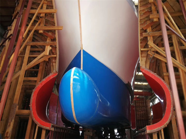 正在制作中的39米玻璃钢大洋性超低温金枪鱼延绳钓渔船隆兴号系列船舶（2017年）