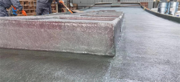 手糊法生产玻璃钢船艇