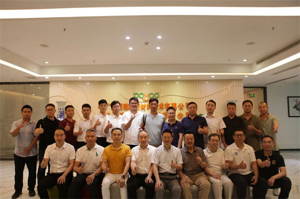 广东渔船渔机渔具行业协会第五届二次理事会参会代表合影