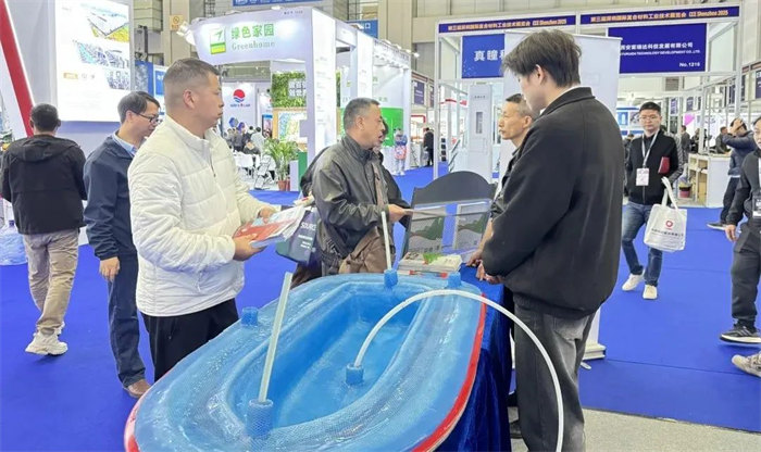 新型VPI硅胶真空成型工艺制作无人船