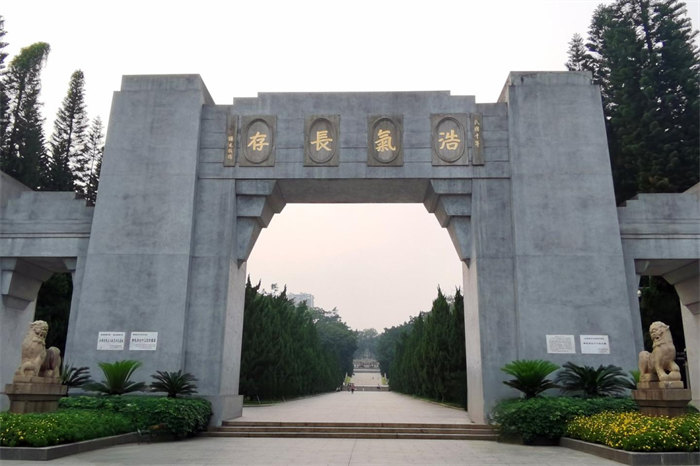 缅怀英烈志，传承民族魂—黄花岗七十二烈士陵园祭奠活动
