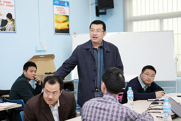 金陵帝斯曼DSM的李经理为广州博皓同事介绍了培训的团队