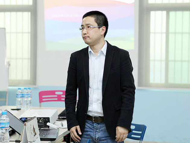 金陵帝斯曼DSM的项目团队李经理介绍帝斯曼树脂公司业务情况