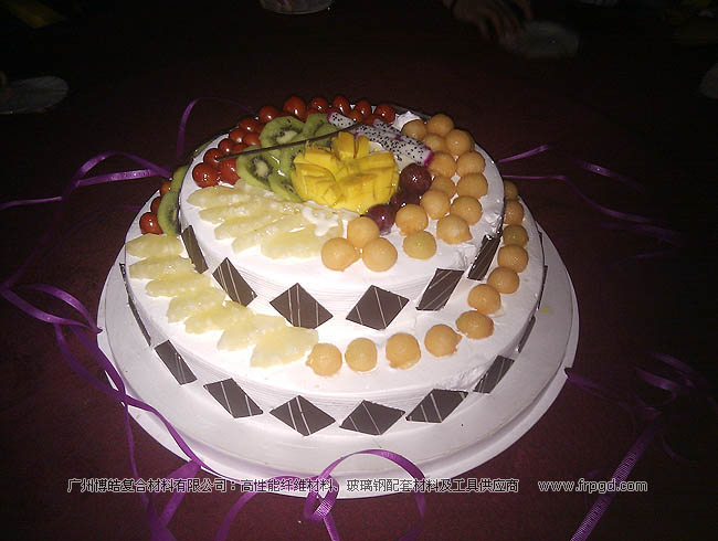 广州博皓为八月出生的小朋友买蛋糕庆祝生日