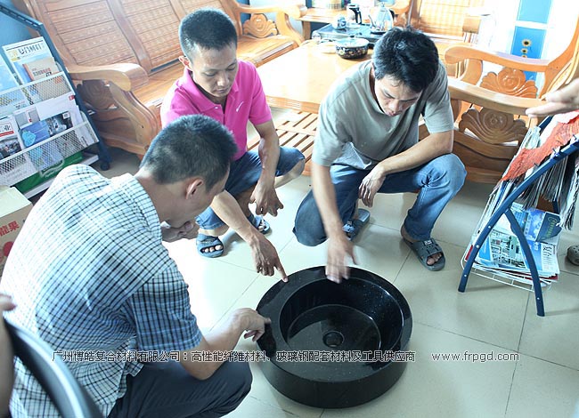 广州玻璃钢材料行业老板和博皓谭永枝交流玻璃钢材料模具工艺