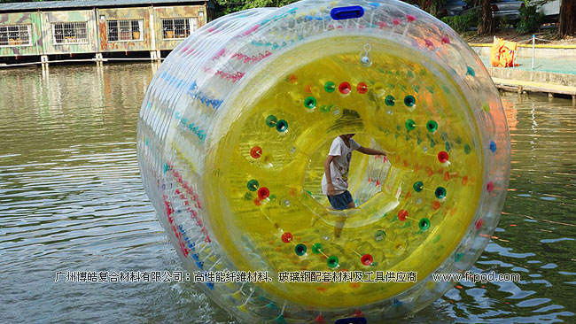 广州博皓全体员工去南沙永乐农庄秋游玩水上滚筒