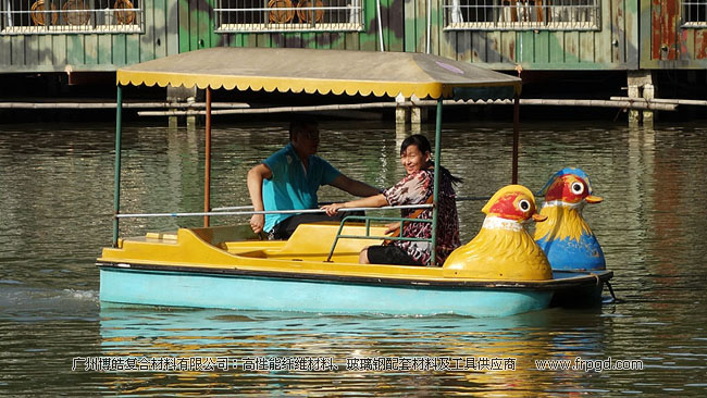 广州博皓全体员工去南沙永乐农庄秋游玩划船