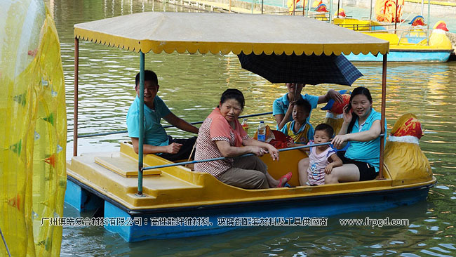 广州博皓全体员工去南沙永乐农庄秋游玩划船