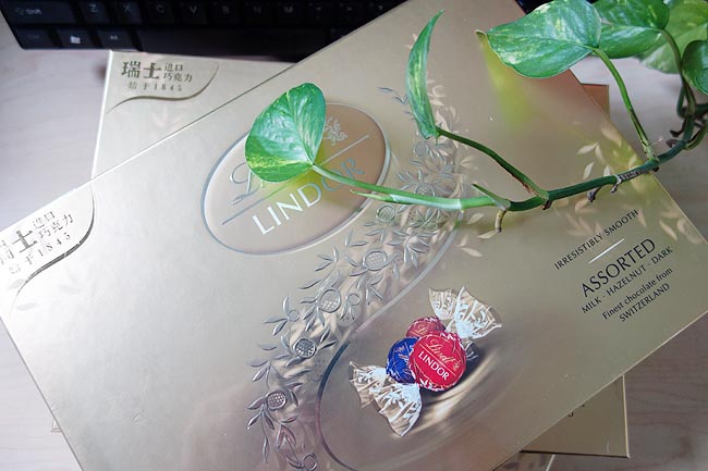 广州博皓复合材料有限公司为做了父亲的同事们送上巧克力礼物