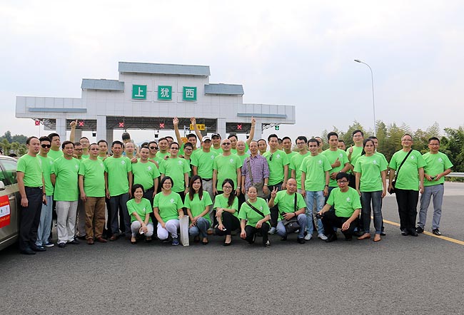 广州博皓复合材料有限公司参加2014广东江西商会捐资助学上犹行活动