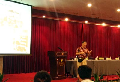 中国复合材料工业协会模压专业委员会教授级高级工程师黄家康