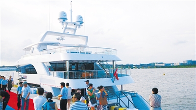 国内最长玻璃钢游艇正式完工交付