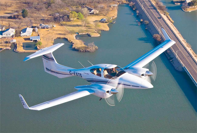 全复合材料机体DA42钻石飞机成为西安航展一道亮丽风景线