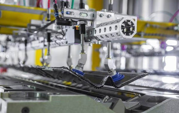 智能复合材料向主流汽车行业市场延伸拓展