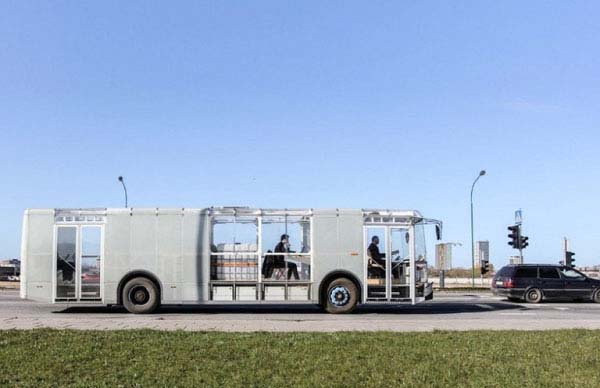 立陶宛惊现&ldquo;透明&rdquo;巴士：由复合材料制成-1