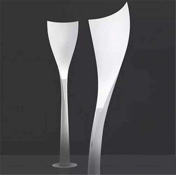 由玻璃纤维组成的现代落地灯