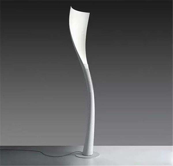 由玻璃纤维组成的现代落地灯