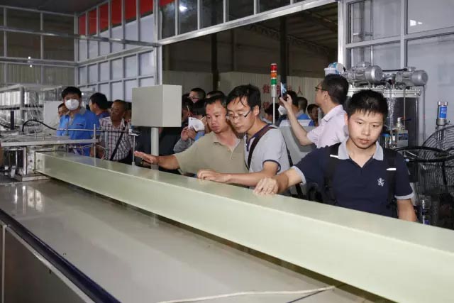 聚氨酯复合材料拉挤技术