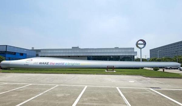 科思创在中国制造了全球第一支聚氨酯风机叶片