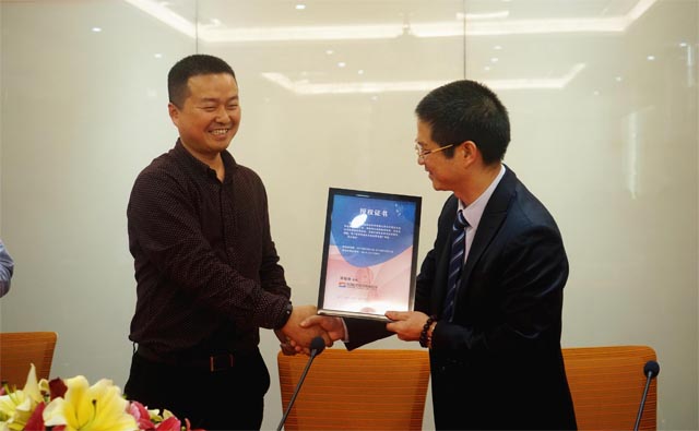 热烈庆祝中国巨石授权广东博皓排他经销商续签仪式圆满成功-3