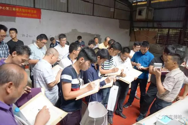 中国不饱和聚酯树脂行业协会 华南玻璃钢新技术交流培训中心第三期玻璃钢模具制作培训班-11